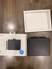 Wacom Intuos Graphics Tablet Drawing Pad with Wacom Pen Sty…