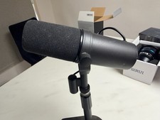 Shure SM7B Wired Broadcasting Cardioid Dynamic Microphone